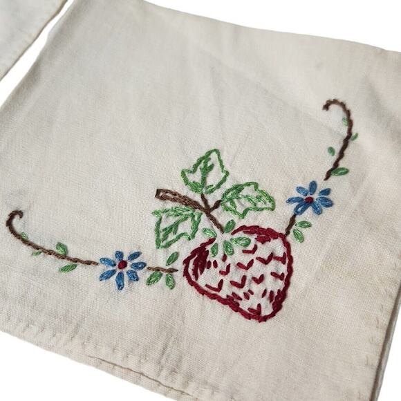 Unbranded Accessories - VTG HANKIE SET STRAWBERRY EMBROIDERED DRESSER SCARF POCKET RUNNER ESTATE